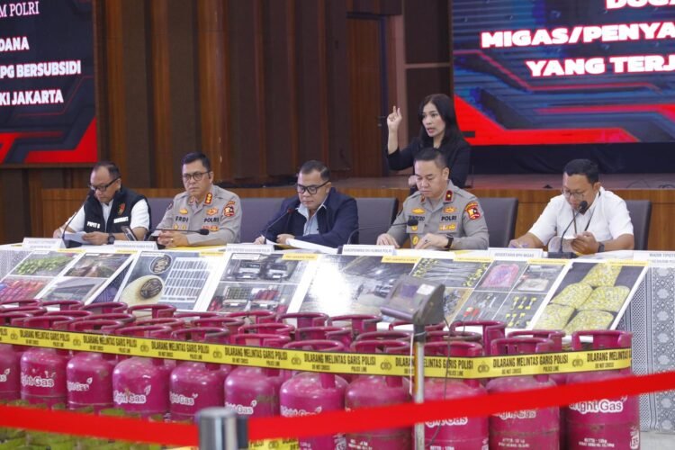 Konferensi pers ungkap kasus LPG Oplosan di gedung Bareskrim Polri, Jakarta Selatan, Kamis (22/5/2025) | Sumber Foto: Hum Polri