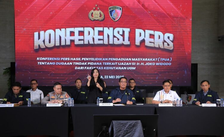Konferensi pers hasil penyelidikan ijazah Sarjana Kehutanan milik Presiden ke-7 RI, Joko Widodo, di Bareskrim Polri, Jakarta Selatan, Kamis (22/5/2025) | Sumber Foto: Hum Polri