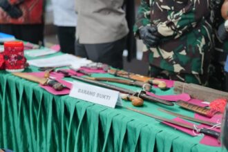 Barang bukti sejumlah senjata tajam yang berhasil diamankan Polresta Bandung dalam Operasi Pekat Lodaya II Tahun 2025 | Sumber Foto: Hum/Resta Bandung