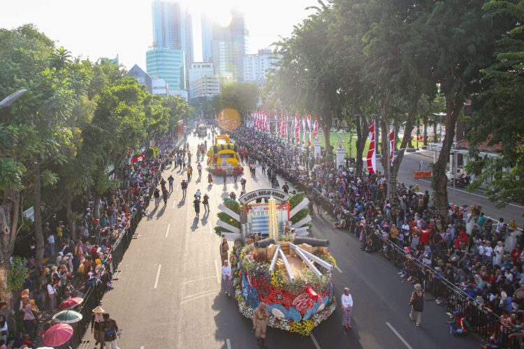 Parade Surabaya Vaganza 2025 usung tema "The Magical of Folktales" | Sumber Foto: dok. Pemkot Surabaya