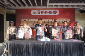 Konferensi pers ungkap kasus pembunuhan di Mapolres Tanjung Perak Surabaya, Kamis (22/5/2025) | Foto: Ariandi K/BI