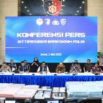 Konferensi pers ungkap kasus jaringan judi online internasional yang digelar di Mabes Polri, Jakarta Selatan, Jumat (2/5/2025) | Sumber Foto: Polri