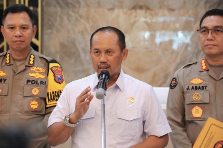 Deputi Bidang Kominfo Kemenko Polkam, Marsekal Muda TNI Eko Dono Indarto, saat meninjau penanganan premanisme di wilayah Jawa Timur, Sabtu (10/05/2025) | Sumber Foto: Hum Kemenko Polkam