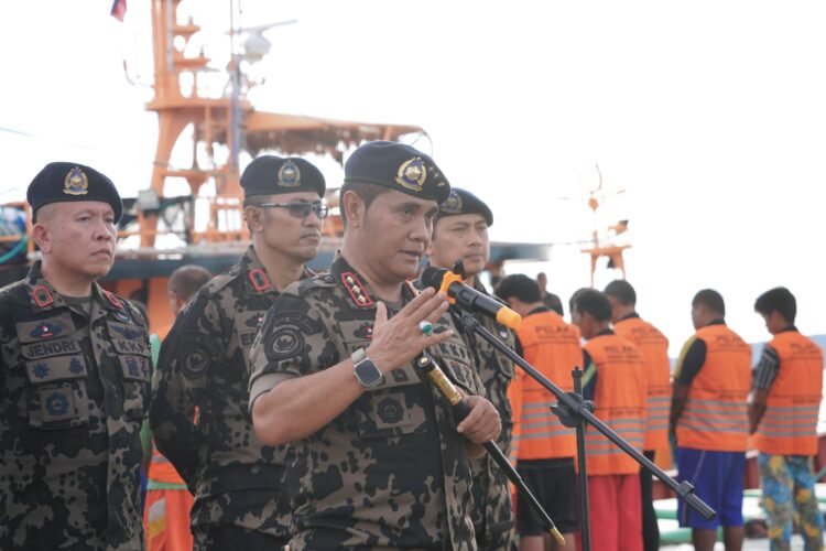 Direktur Jenderal PSDKP KKP, Pung Nugroho Saksono (Ipunk) saat memberikan keterangan di Biak, Papua, Jumat (9/5/2025) | Sumber Foto: Hum PSDKP