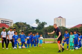 Coaching clinic Unesa FC Academy di Lapangan Sepak Bola Unesa, Kampus Lidah Wetan, Surabaya, Rabu (14/5/2025) | Sumber Foto: Hum Unesa
