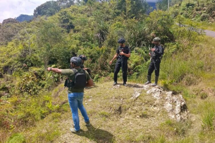 dok. Tim Satgas Ops Damai Cartenz-2025 saat melakukan pengamanan di Distrik Sugapa, Kabupaten Intan Jaya, Papua Tengah, Jumat (21/3/2025) | Sumber Foto: Hum Satgas ODC 2025