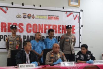 Polres Padang Pariaman menggelar konferensi pers kasus kejahatan jalanan jambret, Senin (19/5/2015) | Sumber Foto: Hum/Res