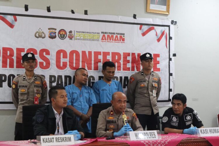 Polres Padang Pariaman menggelar konferensi pers kasus kejahatan jalanan jambret, Senin (19/5/2015) | Sumber Foto: Hum/Res