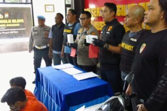 Konferensi pers ungkap kasus penjambretan oleh Unit Reskrim Polsek Tenggilis Mejoyo, Polrestabes Surabaya, Rabu (21/5/2025) | Foto: Dimas AP/Ist