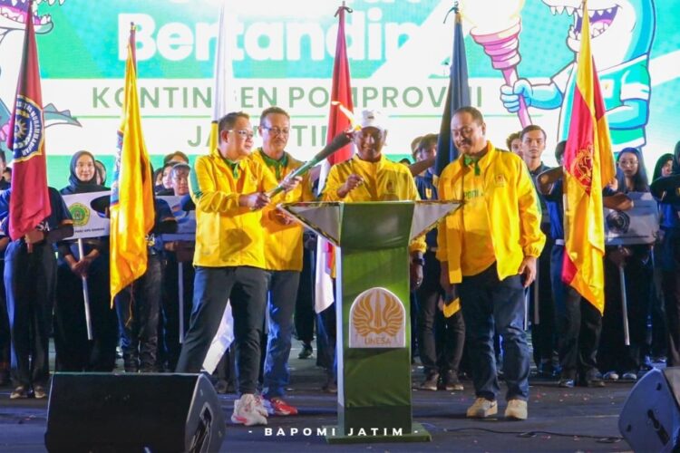 Pomprov III Jatim 2025 secara resmi dibuka di Lapangan Rektorat Unesa pada Rabu (28/5/2025) malam | Sumber Foto: Bapomi Jatim/DAP