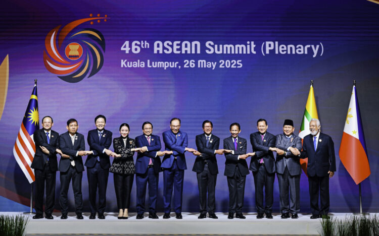 Presiden RI, Prabowo Subianto mengikuti sesi pleno KTT ke-46 ASEAN di Ruang Konferensi, Kuala Lumpur Convention Centre (KLCC), Kuala Lumpur, Malaysia, pada Senin, (26/5/2025) | Sumber Foto: Biro Pers Setpres