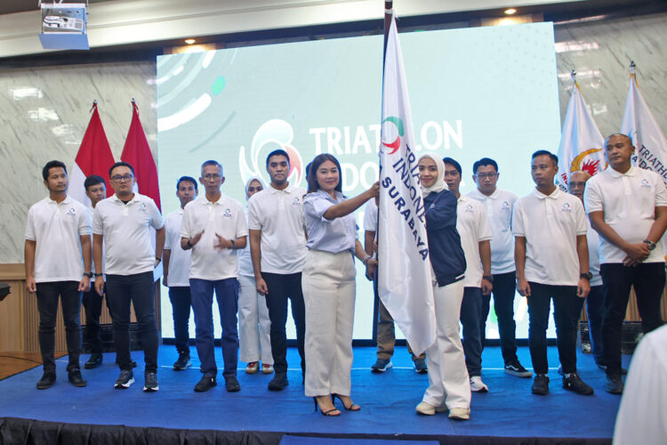 Pengukuhan Pengurus FTI Kota Surabaya di Ruang Majapahit Kantor Bappedalitbang Kota Surabaya, Jumat (23/5/2025) sore | Sumber Foto: Pemkot Surabaya