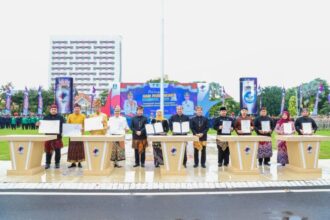 dok. Upacara Peringatan Hari Pendidikan Nasional 2025 di Gedung Negara Grahadi Surabaya, Jumat (2/5/2025) | Sumber Foto: Dindik Jatim
