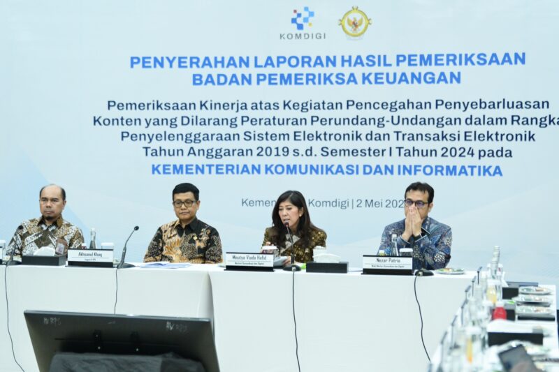 Menteri Komunikasi dan Digital, Meutya Hafid, saat acara penyerahan Laporan Hasil Pemeriksaan (LHP) BPK RI di kantor Komdigi, Jakarta, Jumat (2/5/2025) | Sumber Foto: Komdigi