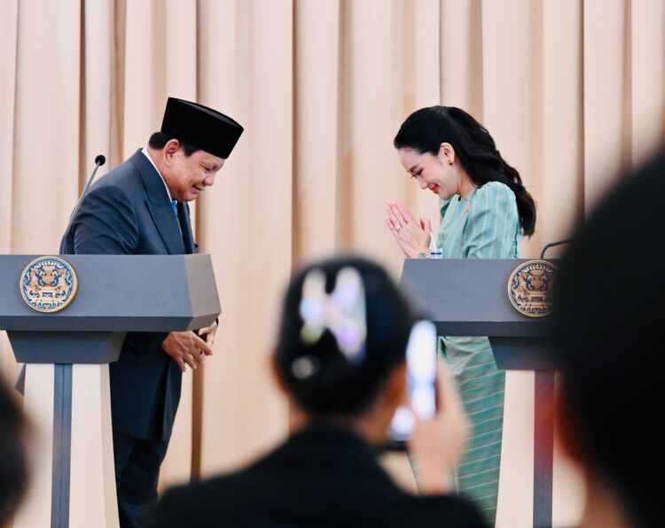 Presiden Republik Indonesia, Prabowo Subianto menyampaikan keterangan pers bersama Perdana Menteri Thailand, Paetongtarn Shinawatra di Government House Thailand, pada Senin, 19 Mei 2025 | Sumber Foto: Biro Pers Setpres