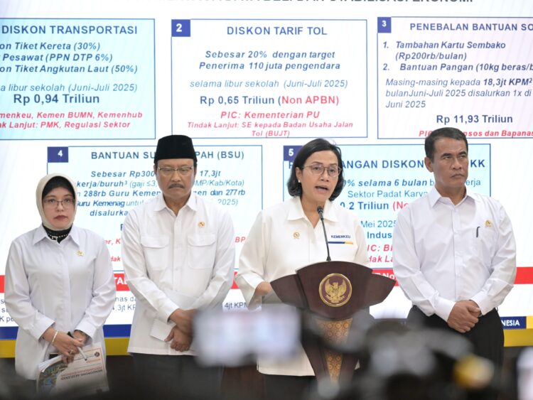 Menteri Keuangan Sri Mulyani Indrawati saat memberikan keterangan pers di Istana Merdeka, Jakarta, pada Senin (2/6/2025) | Sumber Foto: Biro Pers Setpres