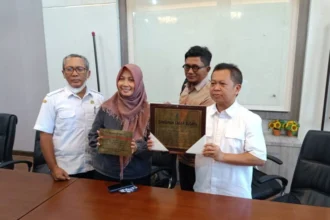 Konferensi pers terkait bangunan di Jalan Darmo 30 Surabaya, yang dihelat di Kantor Disbudporapar Surabaya, Rabu (4/6/2025) | Foto: Dna/BicaraIndonesia.id
