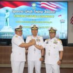 Pangkoarmada II Laksda TNI I. G. P. Alit Jaya (tengah), saat memimpin Sertijab di Gedung Panti Tjahaya Armada, Surabaya, Selasa (10/6/2025) | Sumber Foto: Dispen Koarmada II
