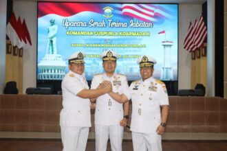 Pangkoarmada II Laksda TNI I. G. P. Alit Jaya (tengah), saat memimpin Sertijab di Gedung Panti Tjahaya Armada, Surabaya, Selasa (10/6/2025) | Sumber Foto: Dispen Koarmada II