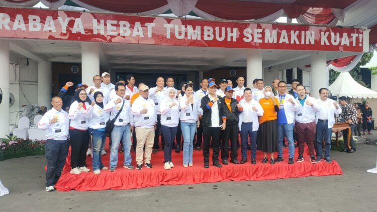 Acara pelepasan Kontingen Kota Surabaya yang akan berlaga dalam Porprov Jawa Timur IX 2025, yang digelar di Halaman Balai Kota Surabaya, Jumat (13/6/2025) | Foto: Dimas AP/Bicaraindonesia.id