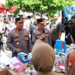 Kapolri Jenderal Listyo Sigit Prabowo saat hadir langsung dalam puncak kegiatan Bakti Kesehatan Polri di Lapangan Polres Metro Bekasi, Senin (16/6/2025) | Sumber Foto: Hum Polri