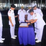 Upacara serah terima jabatan (sertijab) Komandan kapal selam KRI Nagapasa-403 | Sumber Foto: Dispen Koarmada II