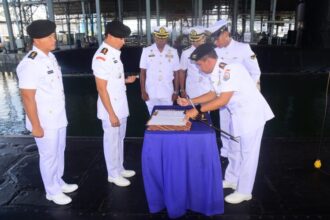 Upacara serah terima jabatan (sertijab) Komandan kapal selam KRI Nagapasa-403 | Sumber Foto: Dispen Koarmada II