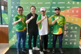 Dari kiri: Wali Kota Batu Nurochman, saat meninjau cabang olahraga biliar Porprov Jatim 2025 di Carabao Bistro & Pool, Sabtu (28/6/2025) | Foto: Dimas Ap/BI