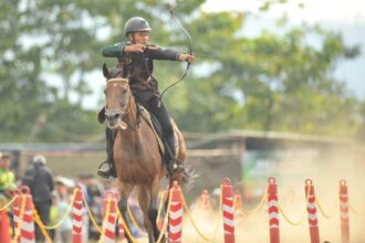 Cabang olahraga berkuda memanah pada ajang Porprov IX Jawa Timur Tahun 2025 | Foto: Dimas AP/BI