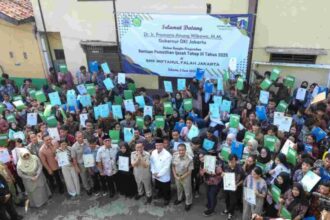 Acara penyerahan bantuan pemutihan Ijazah yang digelar di SMK Miftahul Falah, Cipulir, Kebayoran Lama, Jakarta Selatan, Selasa (3/6/2025) | Sumber Foto: Kominfotik DKI Jakarta
