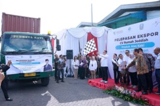 Pelepasan ekspor perdana ke Kuwait dilakukan langsung oleh Menteri Perdagangan Budi Santoso di Surabaya, Jawa Timur, Selasa (3/6/2025) | Sumber Foto: Hum Kemendag