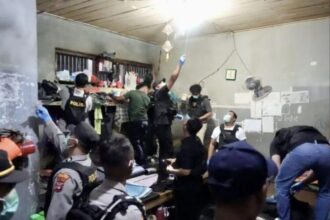 Direktorat Jenderal Pemasyarakatan bekerja sama jajaran Polri dan TNI melakukan razia di Lapas Kelas II B Nabire, Papua Tengah, Selasa (3/6/2025) | Sumber Foto: dok. Ditjenpas