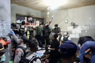 Direktorat Jenderal Pemasyarakatan bekerja sama jajaran Polri dan TNI melakukan razia di Lapas Kelas II B Nabire, Papua Tengah, Selasa (3/6/2025) | Sumber Foto: dok. Ditjenpas