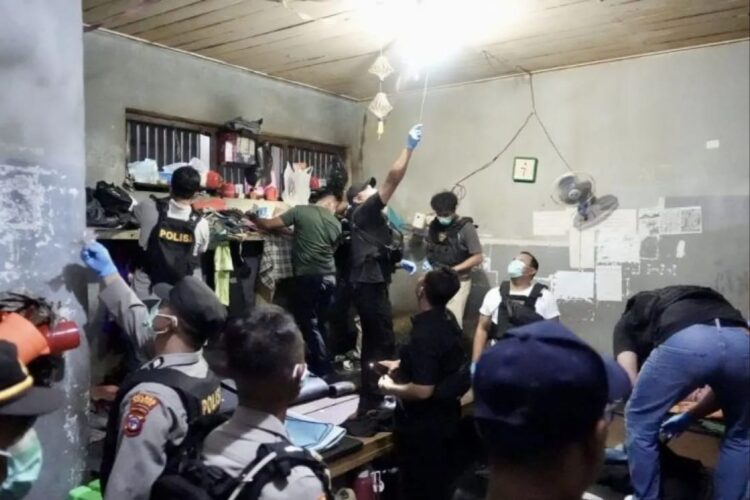 Direktorat Jenderal Pemasyarakatan bekerja sama jajaran Polri dan TNI melakukan razia di Lapas Kelas II B Nabire, Papua Tengah, Selasa (3/6/2025) | Sumber Foto: dok. Ditjenpas
