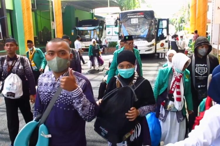 Kedatangan kloter pertama jamaah haji asal Tulungagung di Asrama Haji Debarkasi Surabaya, Kamis (12/6/2025) | Foto: Ist/Dimas AP