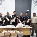 Konferensi pers penggagalan upaya penyelundupan 1.950 telur penyu ilegal di Kalimantan Barat | Sumber Foto: PSDKP KKP