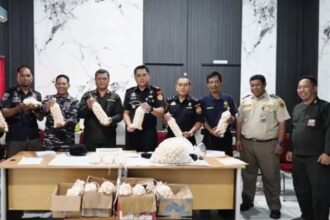 Konferensi pers penggagalan upaya penyelundupan 1.950 telur penyu ilegal di Kalimantan Barat | Sumber Foto: PSDKP KKP