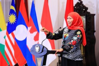 dok. Gubernur Jawa Timur, Khofifah Indar Parawansa, saat acara Gala Dinner peserta ASEAN Panji Festival 2023 di Gedung Negara Grahadi Surabaya pada Selasa (17/10/2023) malam | Sumber Foto: Tim KIP