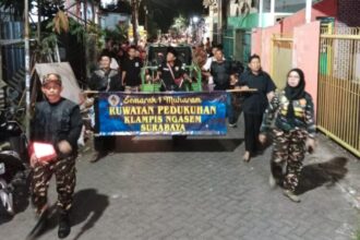 Tradisi “Ruwat Desa” atau bersih desa di Kampung Klampis Ngasem, Kota Surabaya, Kamis (26/6/2025) malam | Sumber Foto: Jk/Istimewa