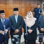 Dari kiri: Gubernur DKI Jakarta Pramono Anung, usai melantik 100 pejabat fungsional baru di Balai Agung, Balai Kota DKI Jakarta, Senin (30/6/2025) | Sumber Foto: Kominfotik DKI
