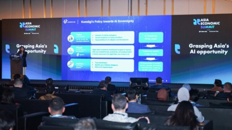 Menteri Komunikasi dan Digital Meutya Hafid saat Meutya memberi pidato dalam Asia Economic Summit di Jakarta, Kamis (26/6/2025) | Sumber Foto: Komdigi