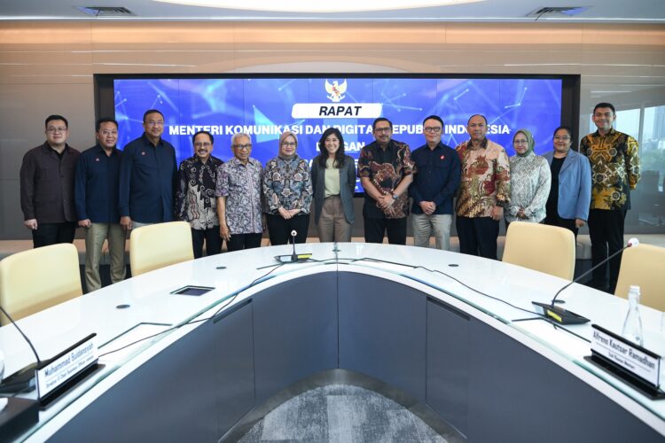 Menteri Komunikasi dan Digital Meutya Hafid, saat menerima audiensi sejumlah pimpinan operator seluler di Kantor Kementerian Komdigi, Jakarta, Kamis (12/6/2025) | Sumber Foto: Komdigi