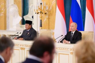 Presiden Republik Indonesia Prabowo Subianto dan Presiden Federasi Rusia Vladimir Putin menggelar pertemuan bilateral yang intens dan produktif di Istana Konstantinovsky, St. Petersburg, Kamis (19/6/2025) | Sumber Foto: Biro Pers Setpres