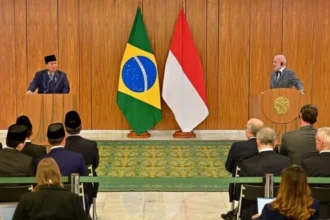 Presiden Prabowo dalam pernyataan pers bersama Presiden Brasil Luiz Inácio Lula da Silva pada Rabu, 9 Juli 2025 di Istana Planalto, Brasilia | Sumber Foto: Biro Pers Setpres