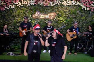 dok. Musisi sekaligus seniman asal Surabaya, Sastra Harijanto Tjondrokusumo, bersama Band Miracle Indonesia Satu | Foto: Ist/Dimas AP