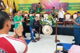 AA Boxer saat membuka Cabang olahraga Tarung Derajat pada ajang Porprov Jawa Timur 2025 di Kota Batu, Rabu (2/7/2025) | Foto: Ist/Dimas Ap