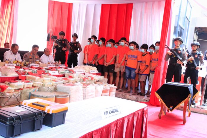 Konferensi pers pemusnahan barang bukti narkoba di Markas Polda Jawa Timur, Rabu (9/7/2025) | Foto: Ariandi K/BI