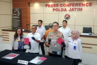 Konferensi pers ungkap kasus dugaan pencabulan anak di bawah umur yang dihelat di Gedung Bid Humas Polda Jatim, Rabu (16/7/2025) | Foto: Ariandi K/BI