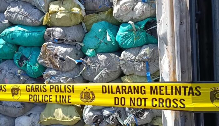 Dalam operasi ini, polisi menyita sebanyak 351 kontainer berisi batubara ilegal sebagai barang bukti | Sumber Foto: Ist/Dimas Ap