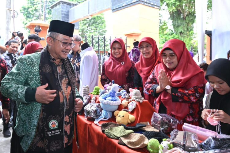 Menteri Pendidikan Dasar dan Menengah (Mendikdasmen), Abdul Mu’ti, saat melakukan kunjungan ke SMK Negeri 4 Kota Jambi, Kamis (24/7/2025) | Sumber Foto: Kemendikdasmen
